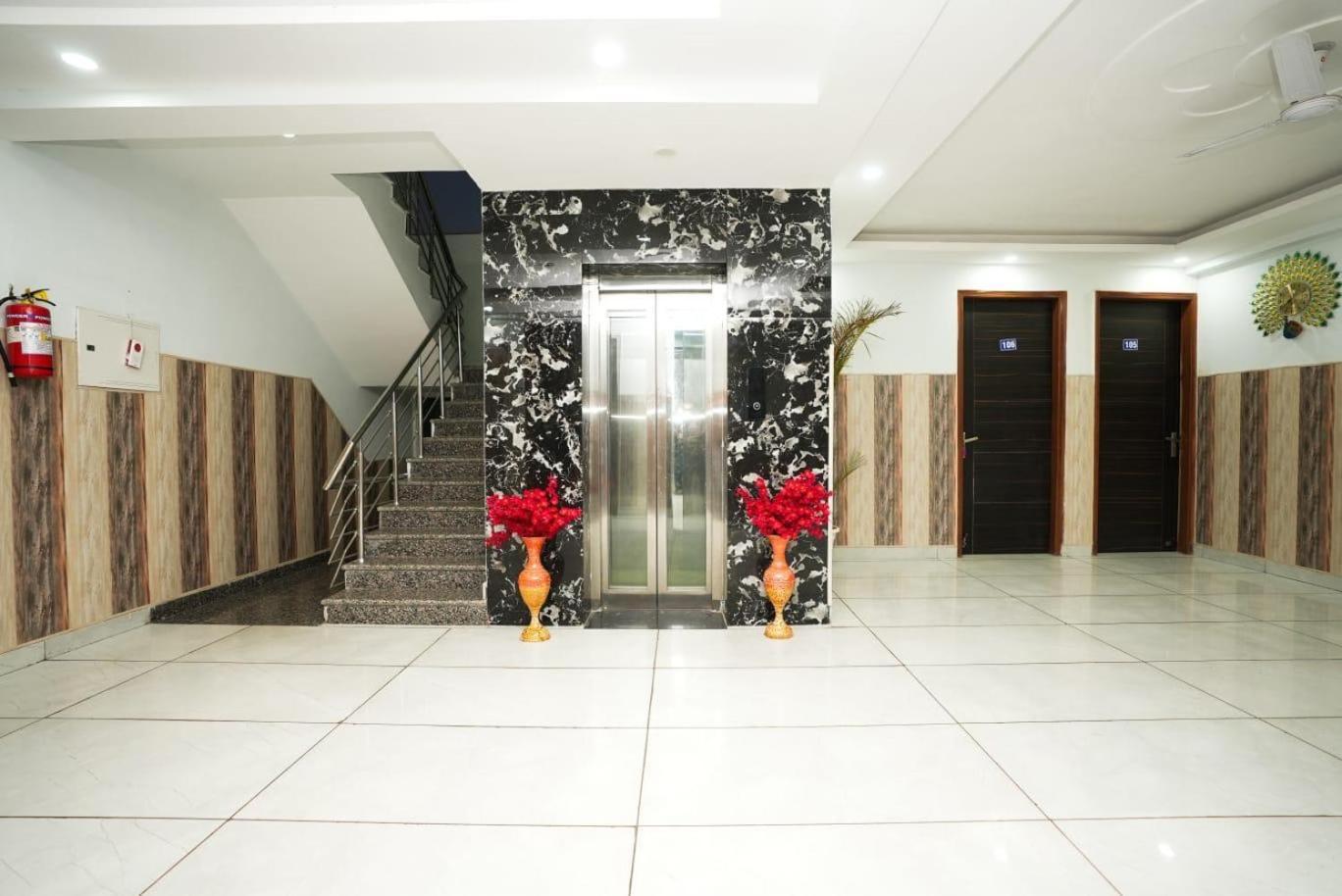 Tanvi Premium Residency Near Artemis Hospital, Gurugram Hotel Gurgaon Eksteriør billede